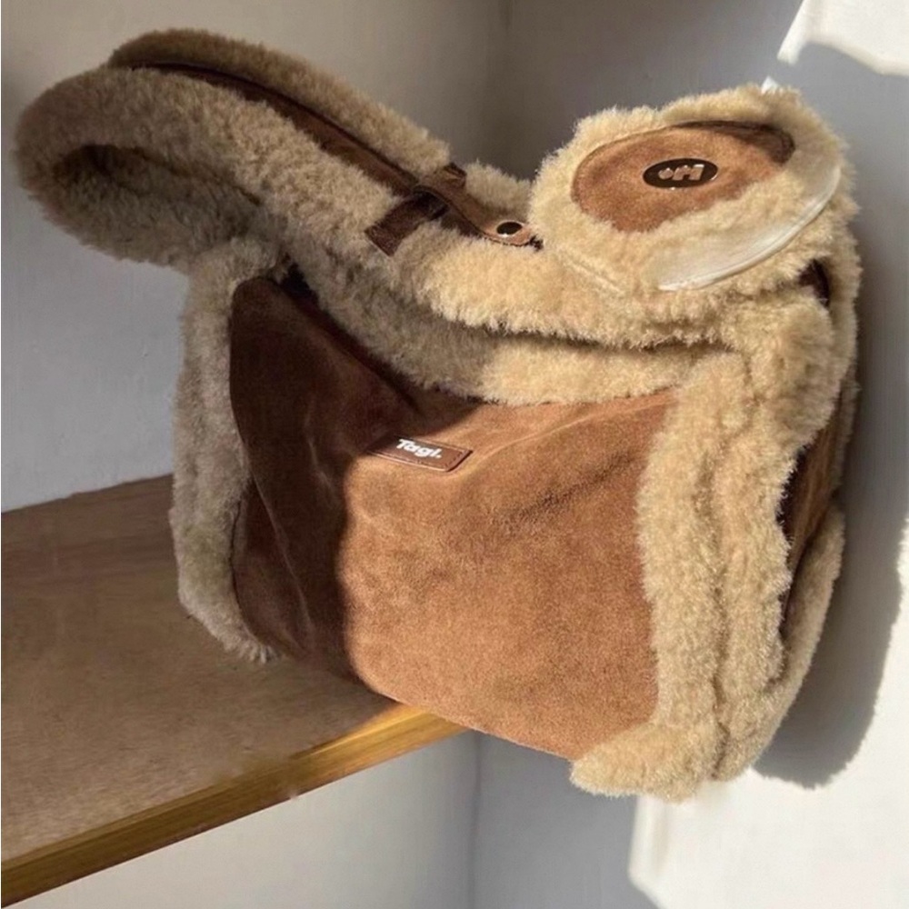 Tagi Shoulder Bag